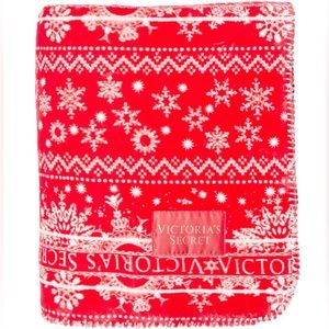 VICTORIA'S SECRET
Cozy Red Plush Fleece Blanket‎